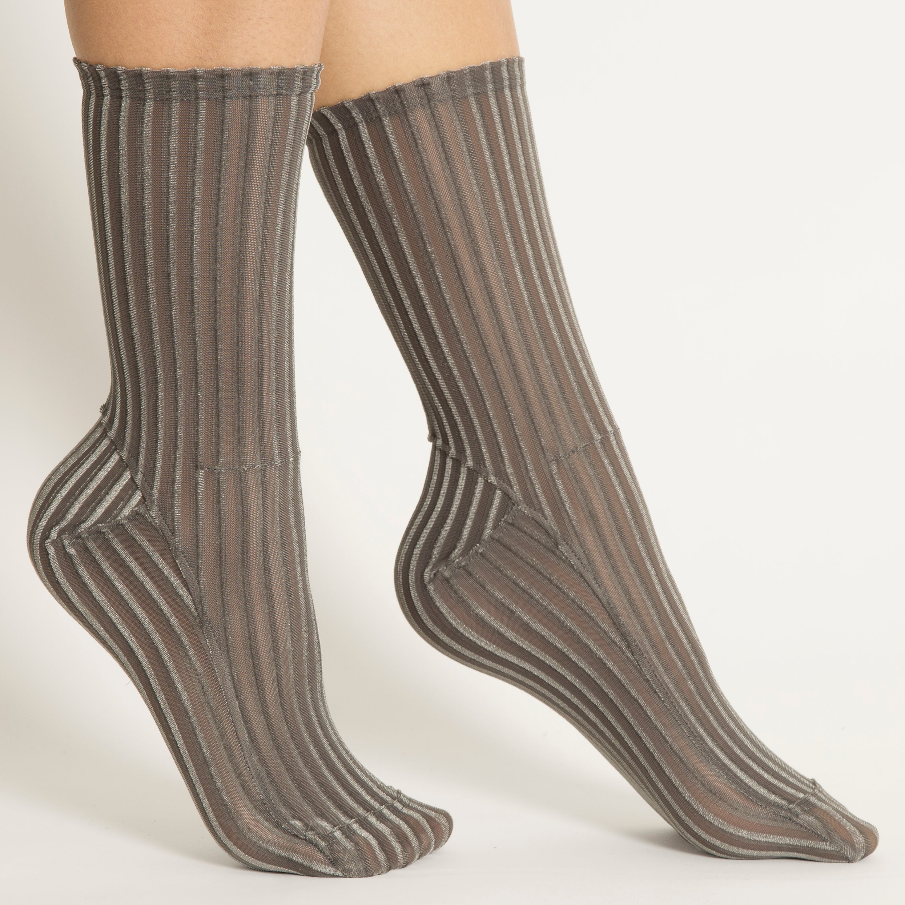 SAMPLE Solid Sea Foam Mesh Socks – Darner Socks